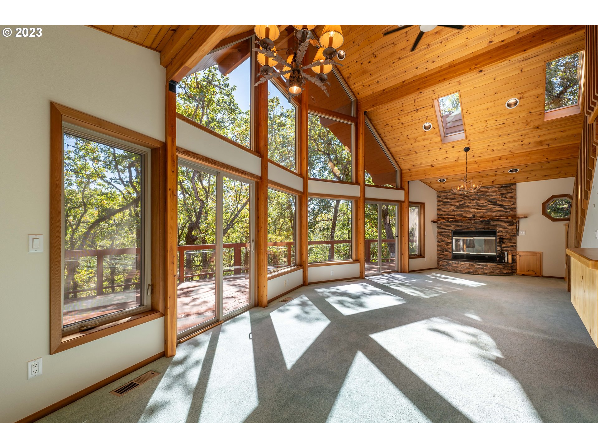 14187 North Bank Road Roseburg, OR 97470 - Photo 16 of 48 Gallery Image 16