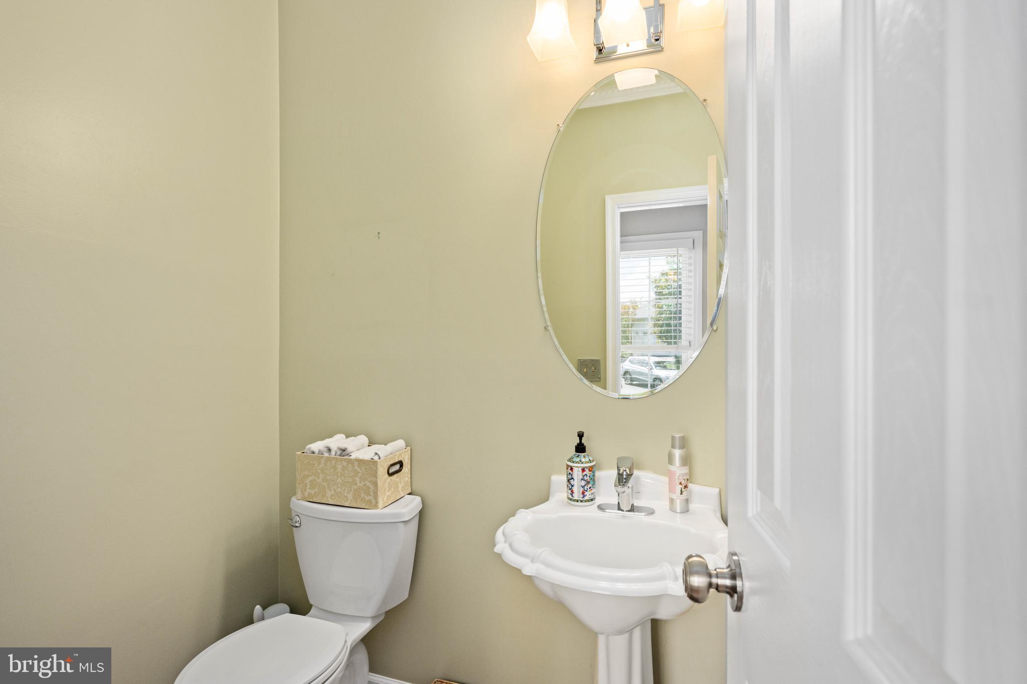 43232 Wayside Circle Ashburn, VA 20147 - Photo 13 of 105 a bathroom with a toilet sink and mirror