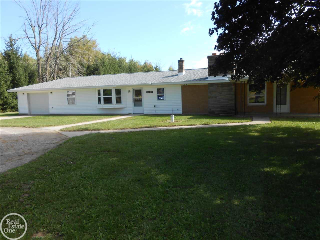 7425 Babcock Road Lexington, MI 48450 - Photo 2 of 38 31303855-1.JPG