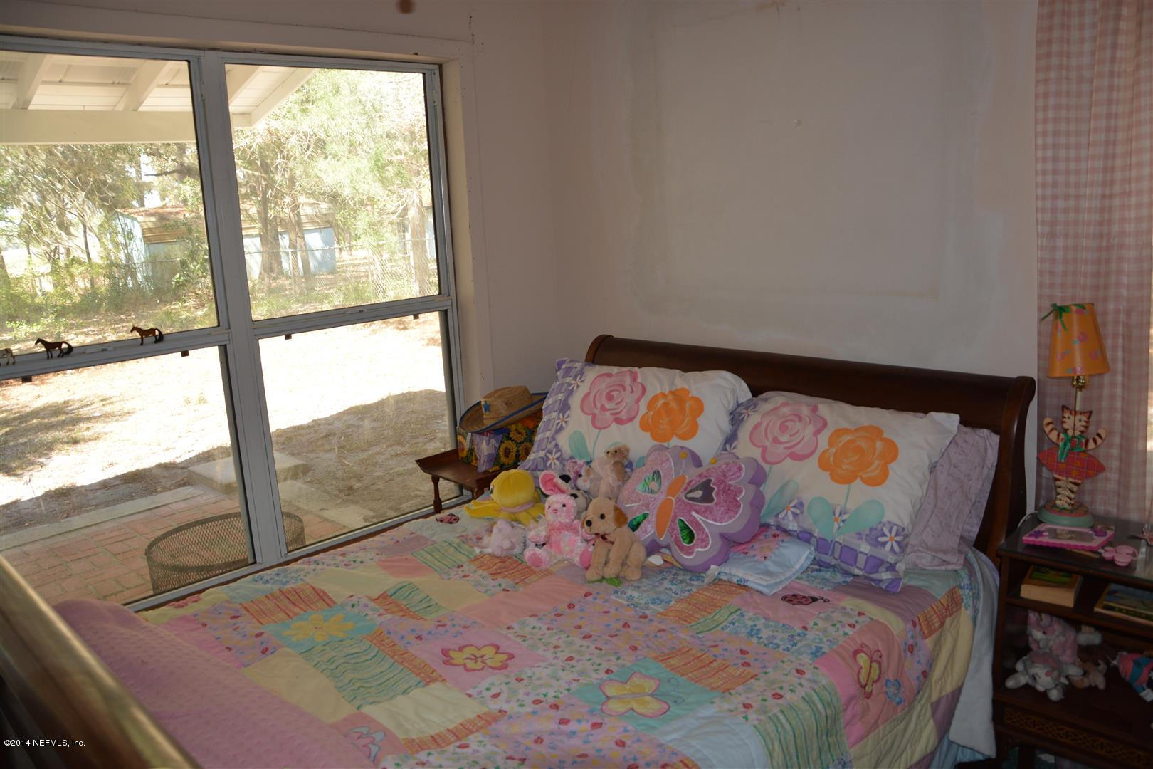 155 Bumpy Road Melrose, FL 32666 - Photo 14 of 18 14) Bedroom 1