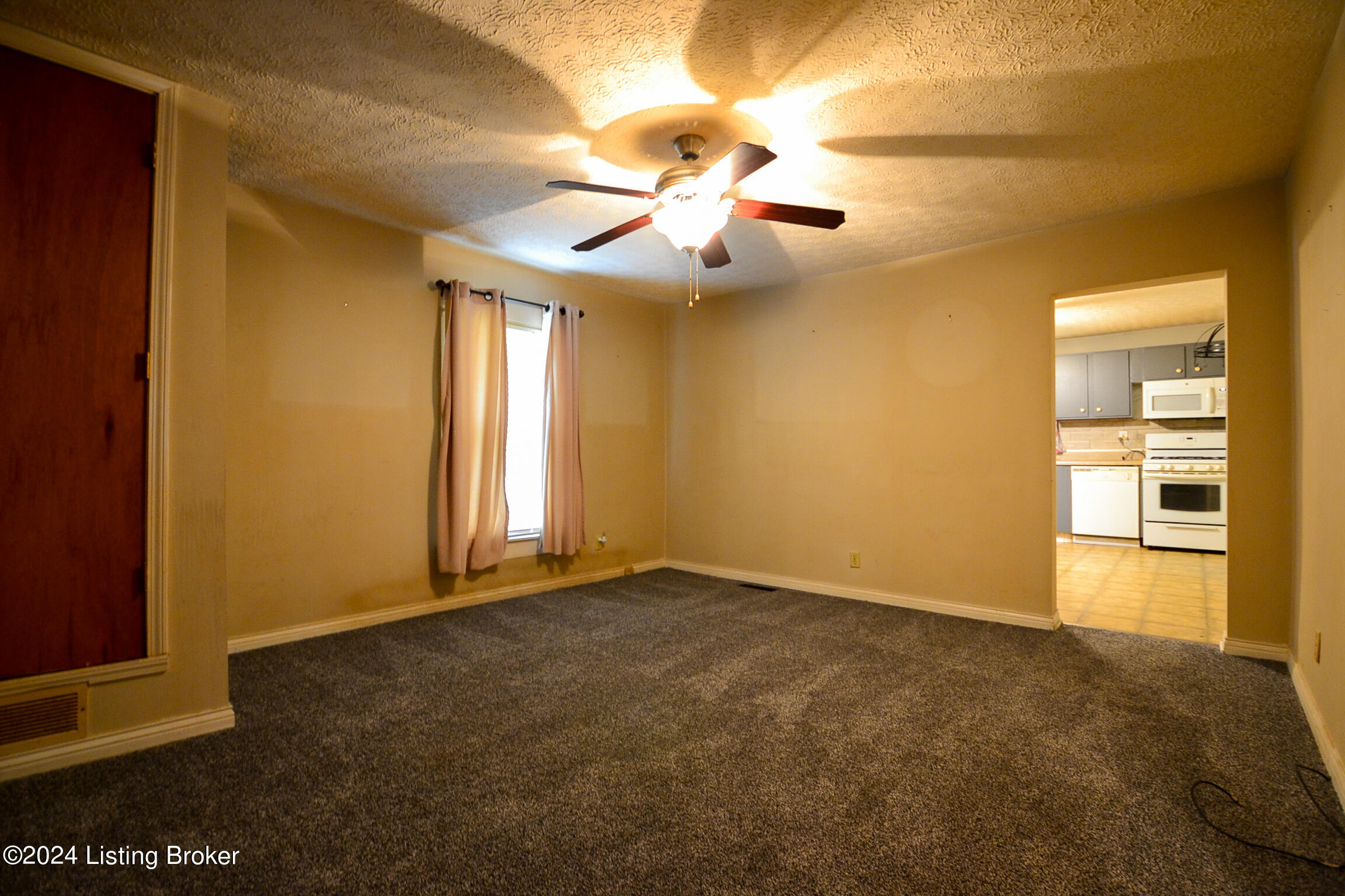 13300 East Orell Road Louisville, KY 40272 - Photo 20 of 36 DSC_0441