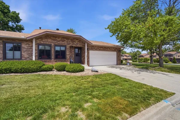 $300,000 | 151 Manor Circle, Bloomington, IL 61704