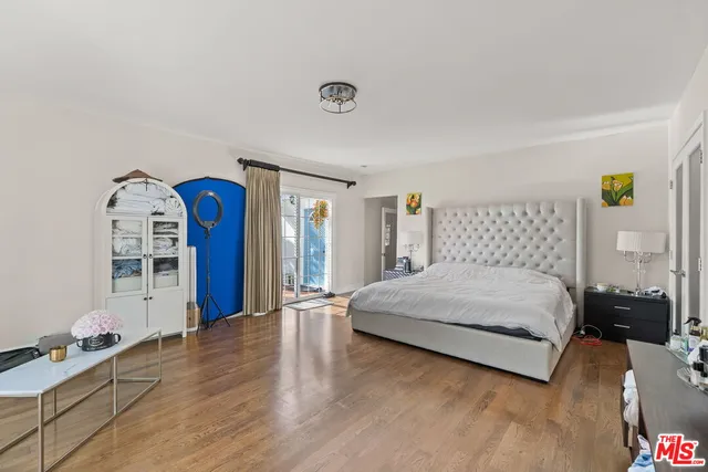 $8,000 | 962 South Plymouth Boulevard, Los Angeles, CA 90019