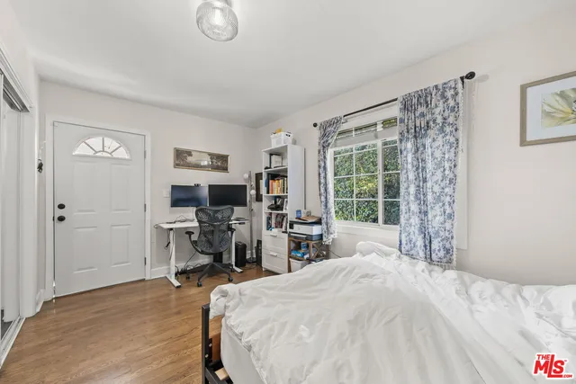 $8,000 | 962 South Plymouth Boulevard, Los Angeles, CA 90019