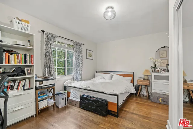 $8,000 | 962 South Plymouth Boulevard, Los Angeles, CA 90019