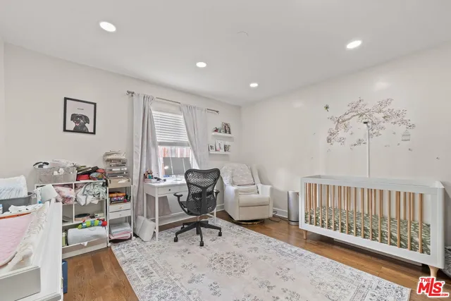 $8,000 | 962 South Plymouth Boulevard, Los Angeles, CA 90019