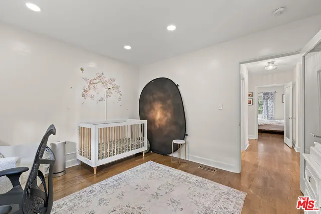 $8,000 | 962 South Plymouth Boulevard, Los Angeles, CA 90019