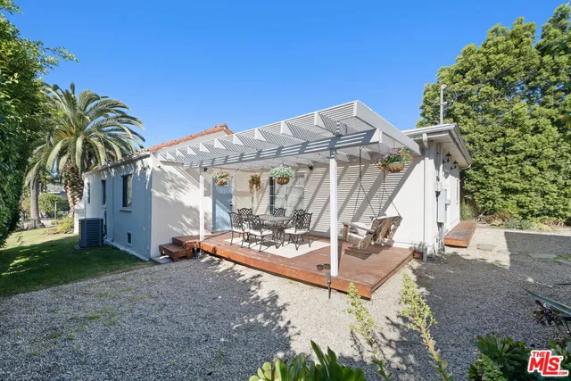 $8,000 | 962 South Plymouth Boulevard, Los Angeles, CA 90019