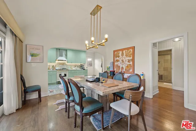 $8,000 | 962 South Plymouth Boulevard, Los Angeles, CA 90019