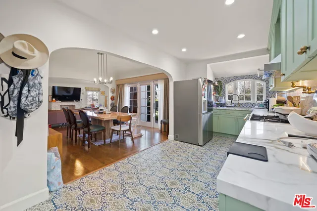 $8,000 | 962 South Plymouth Boulevard, Los Angeles, CA 90019