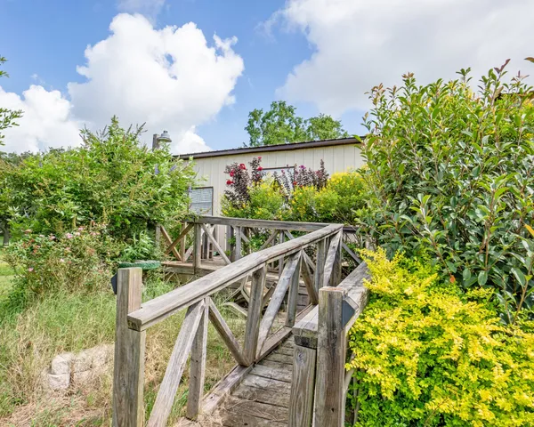 a view of entryway and hall