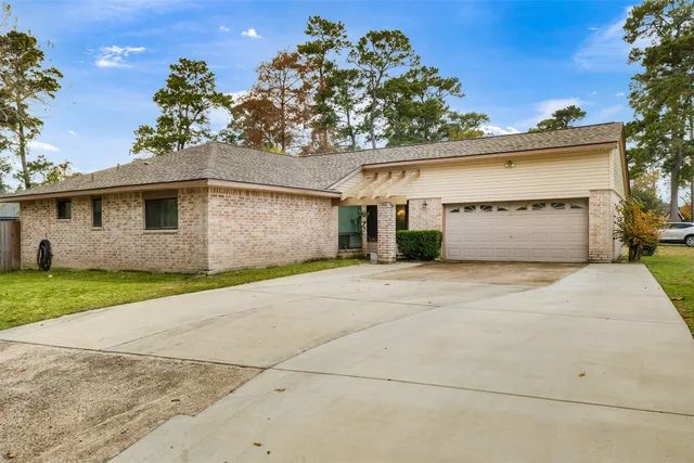 $250,000 | 17458 Jolly Boat Drive, Crosby, TX 77532