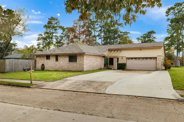 $250,000 | 17458 Jolly Boat Drive, Crosby, TX 77532