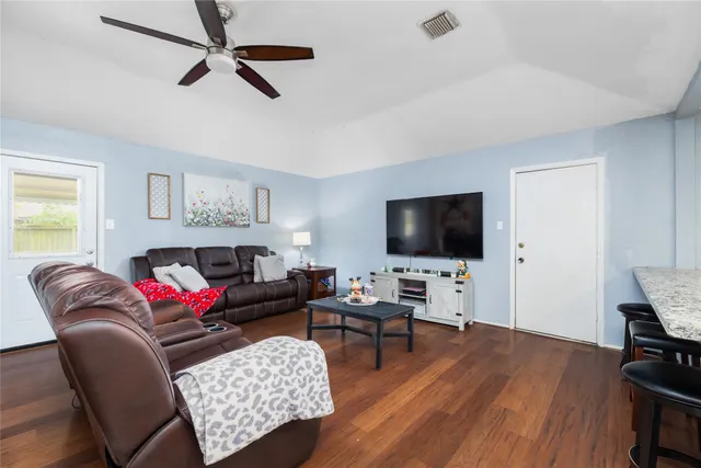 $250,000 | 17458 Jolly Boat Drive, Crosby, TX 77532