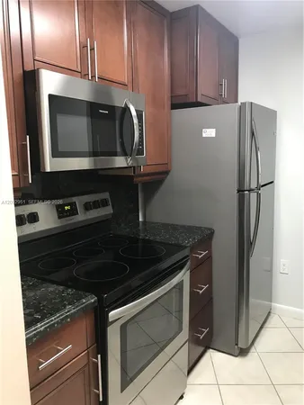 $2,000 | 7075 Northwest 186th Street, Unit C408, Hialeah, FL 33015