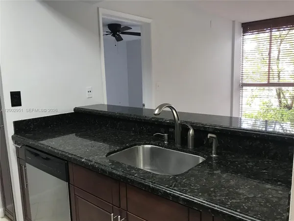 $2,000 | 7075 Northwest 186th Street, Unit C408, Hialeah, FL 33015