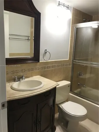 $2,000 | 7075 Northwest 186th Street, Unit C408, Hialeah, FL 33015