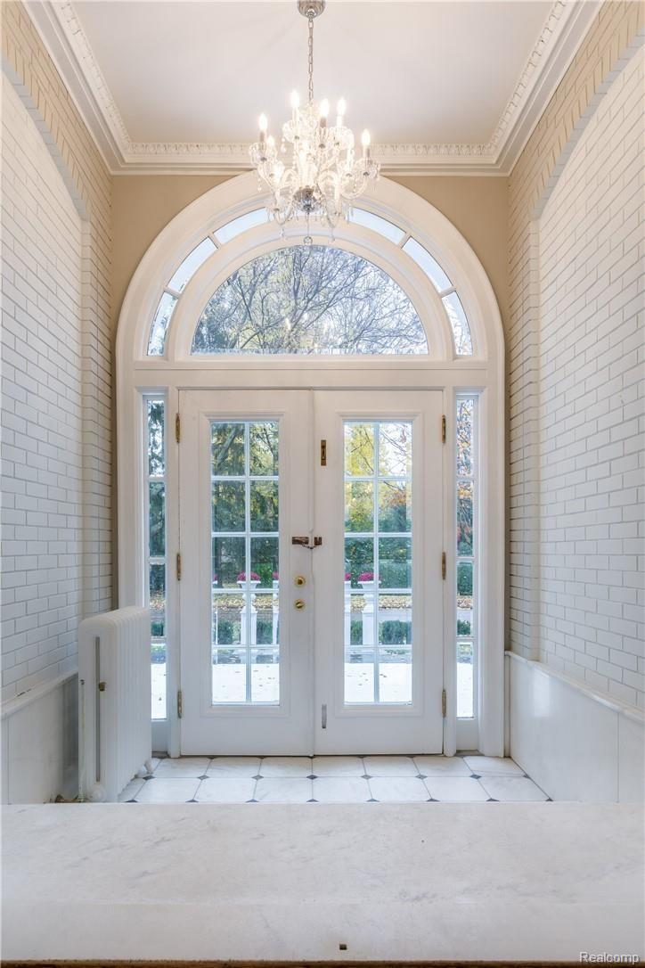 285 Washington Road Grosse Pointe, MI 48230 - Photo 10 of 81 285-Washington---Interior-002.jpg