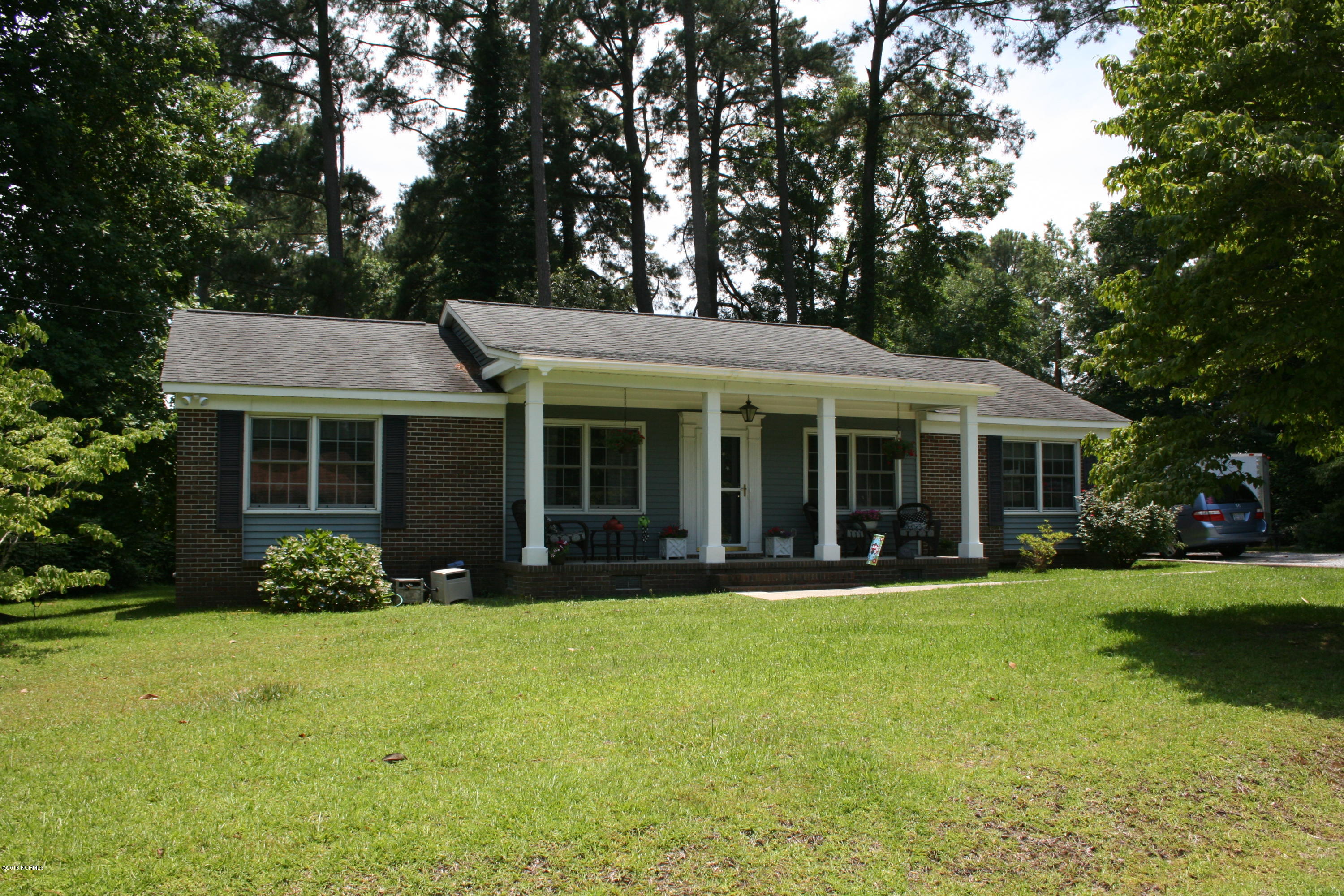 305 Neuse Cliff Road New Bern, NC 28560 - Photo 1 of 18 305 Neuse 003