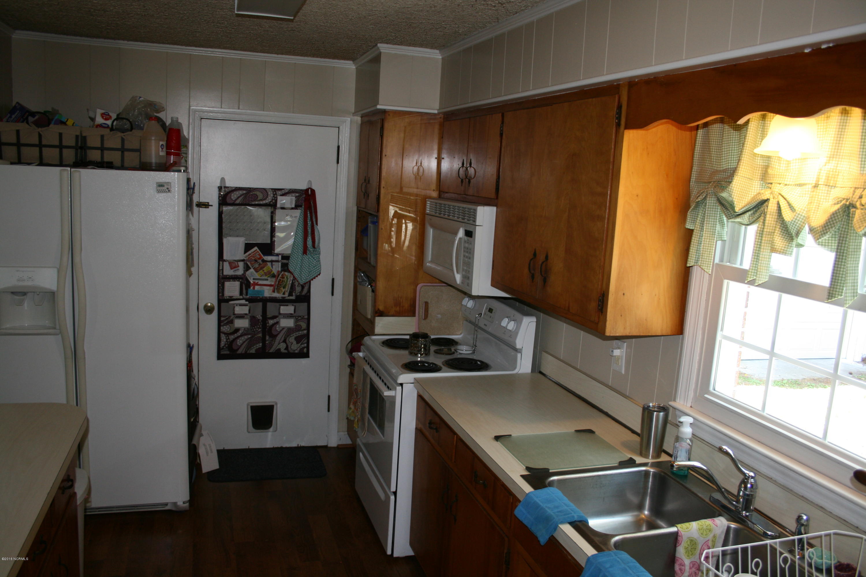 305 Neuse Cliff Road New Bern, NC 28560 - Photo 11 of 18 305 Neuse 010