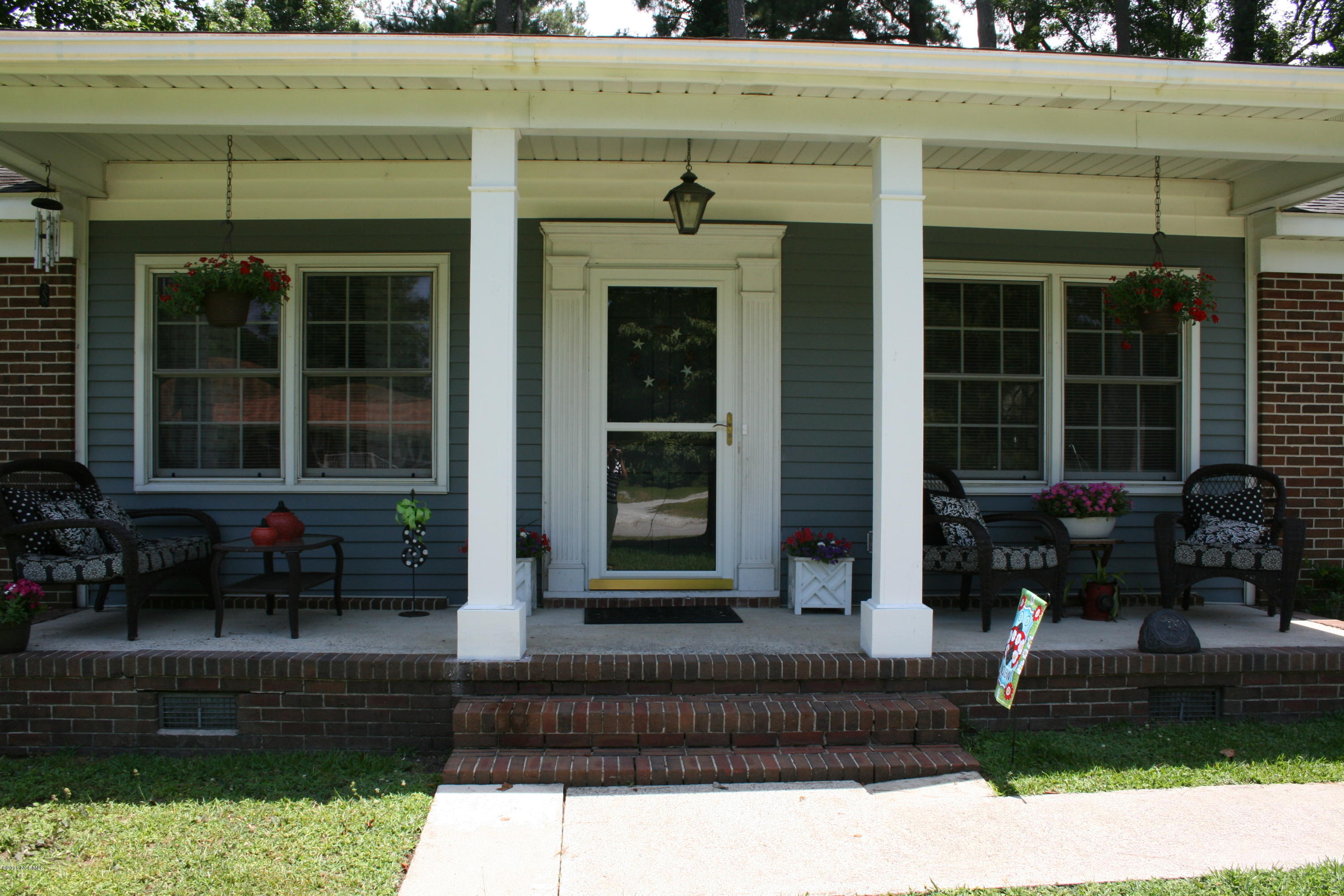 305 Neuse Cliff Road New Bern, NC 28560 - Photo 2 of 18 305 Neuse 004
