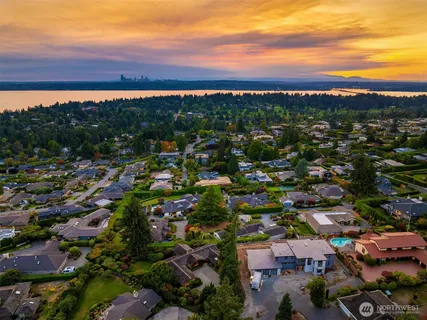 $4,950,000 | 9501 Northeast 13th Street, Clyde Hill, WA 98004