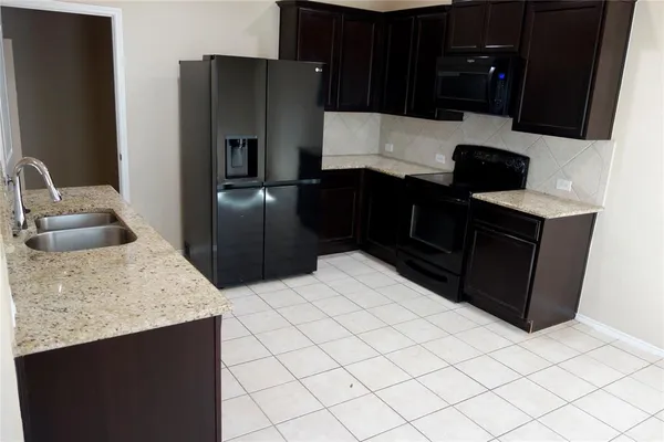 $2,395 | 12221 Big Rock Drive, Rhome, TX 76078