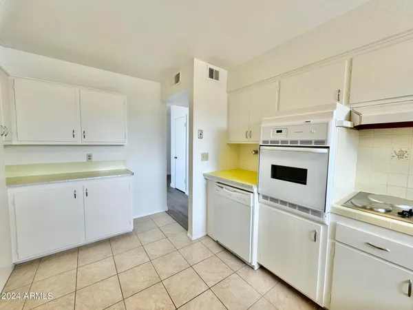 $1,400 | 11013 North 110th Drive, Sun City, AZ 85351