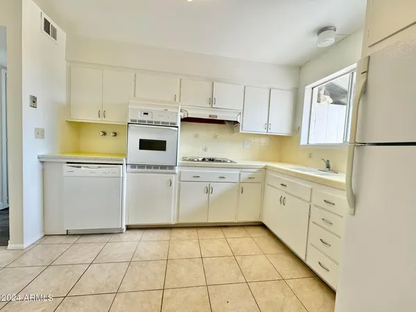 $1,400 | 11013 North 110th Drive, Sun City, AZ 85351