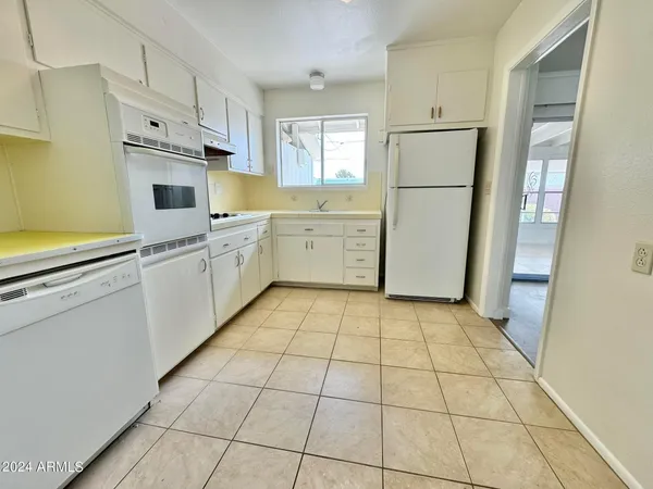 $1,400 | 11013 North 110th Drive, Sun City, AZ 85351