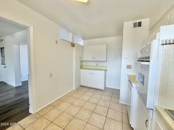 $1,400 | 11013 North 110th Drive, Sun City, AZ 85351