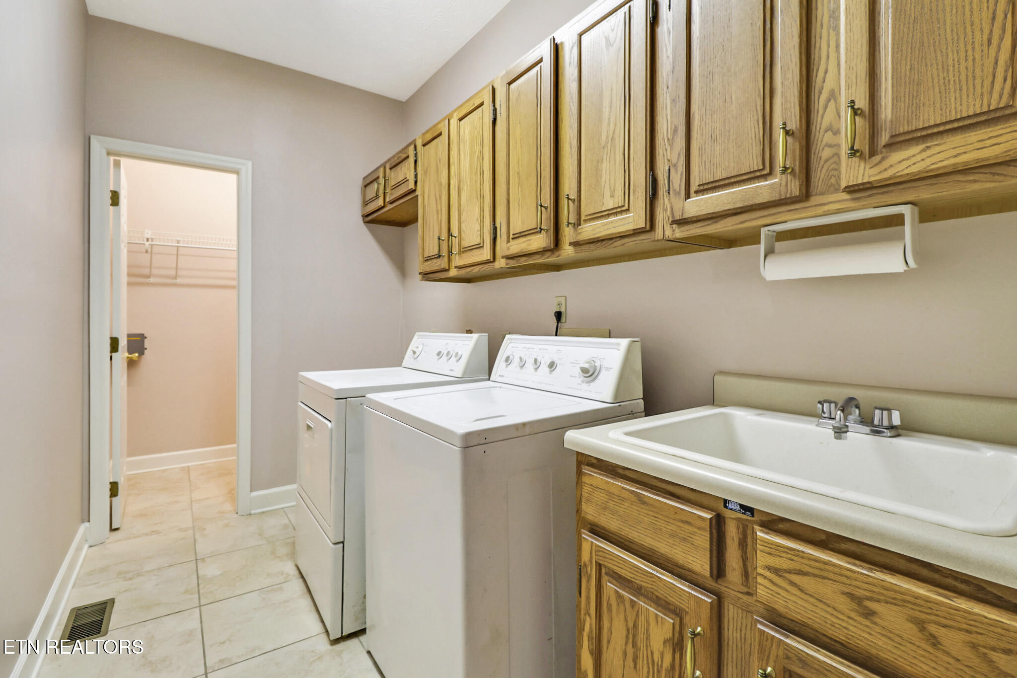 105 West Melbourne Road Oak Ridge, TN 37830 - Photo 33 of 59 Laundry room main level