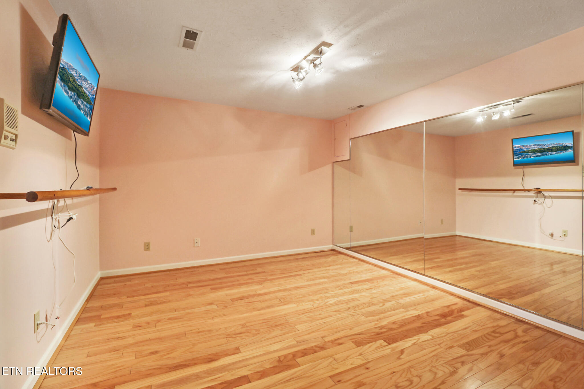 105 West Melbourne Road Oak Ridge, TN 37830 - Photo 44 of 59 Office or workout room downstairs