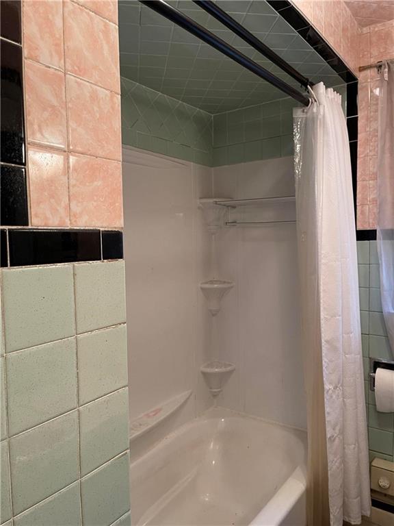 491 Frankfort Road Monaca, PA 15061 - Photo 9 of 24 BATHROOM