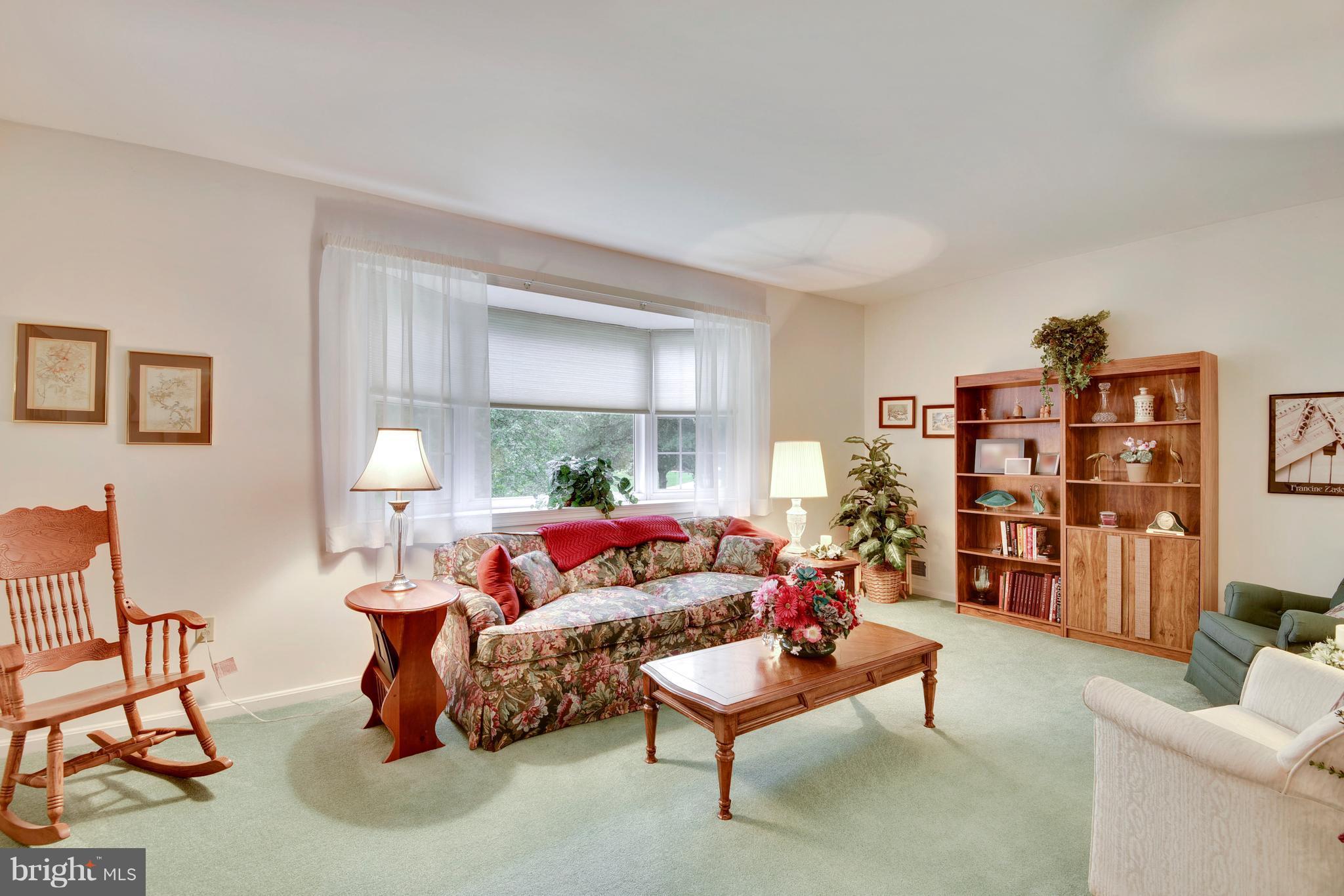 1 Turnmore Court Silver Spring, MD 20906 - Photo 5 of 30 Living Room