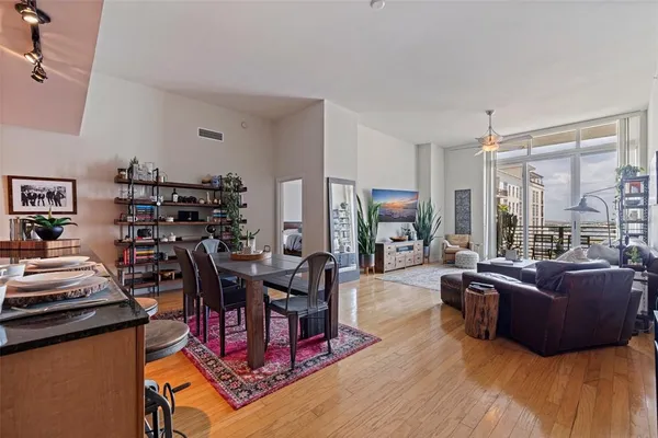 a view of a livingroom with furniture window and outside view