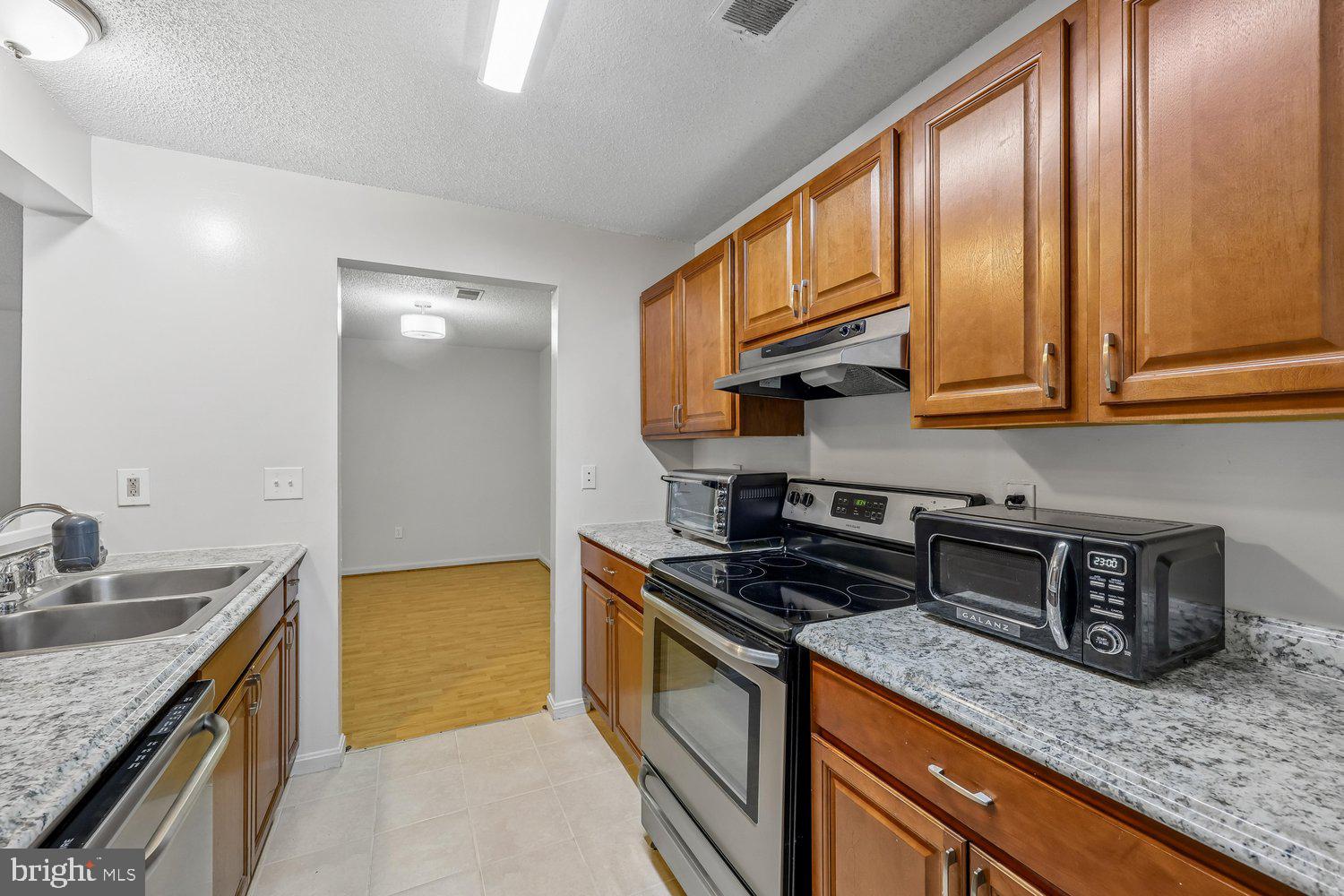 12902 Churchill Ridge Circle, Unit 7 Germantown, MD 20874 - Photo 4 of 58 Kitchen