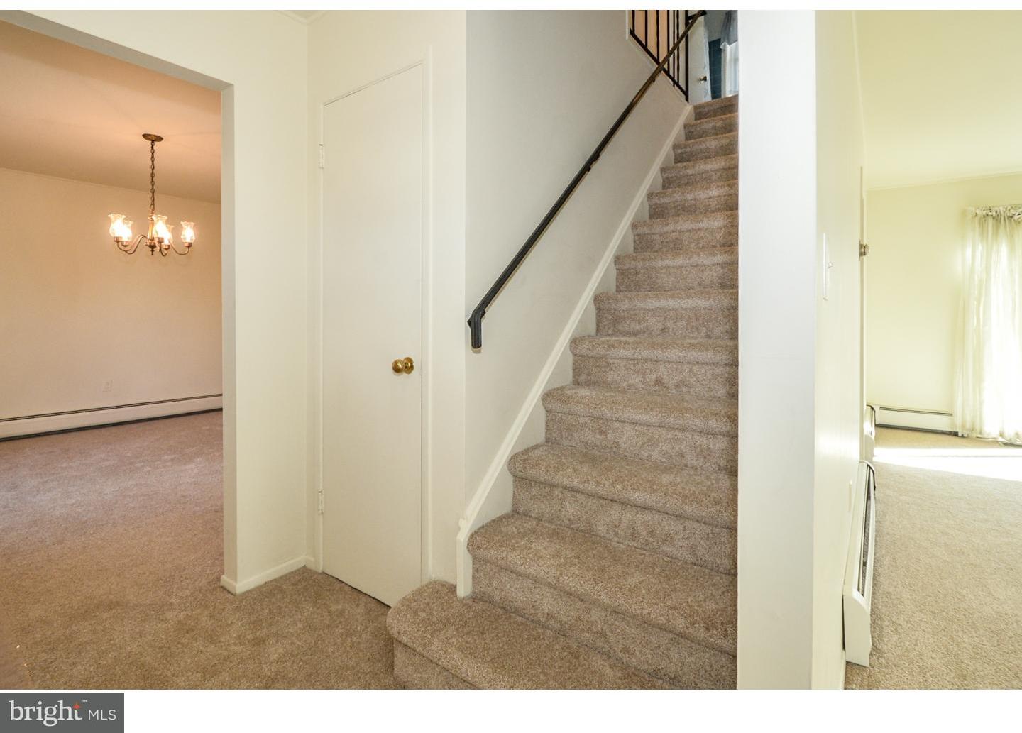 36 Turf Road Levittown, PA 19056 - Photo 15 of 25 Foyer