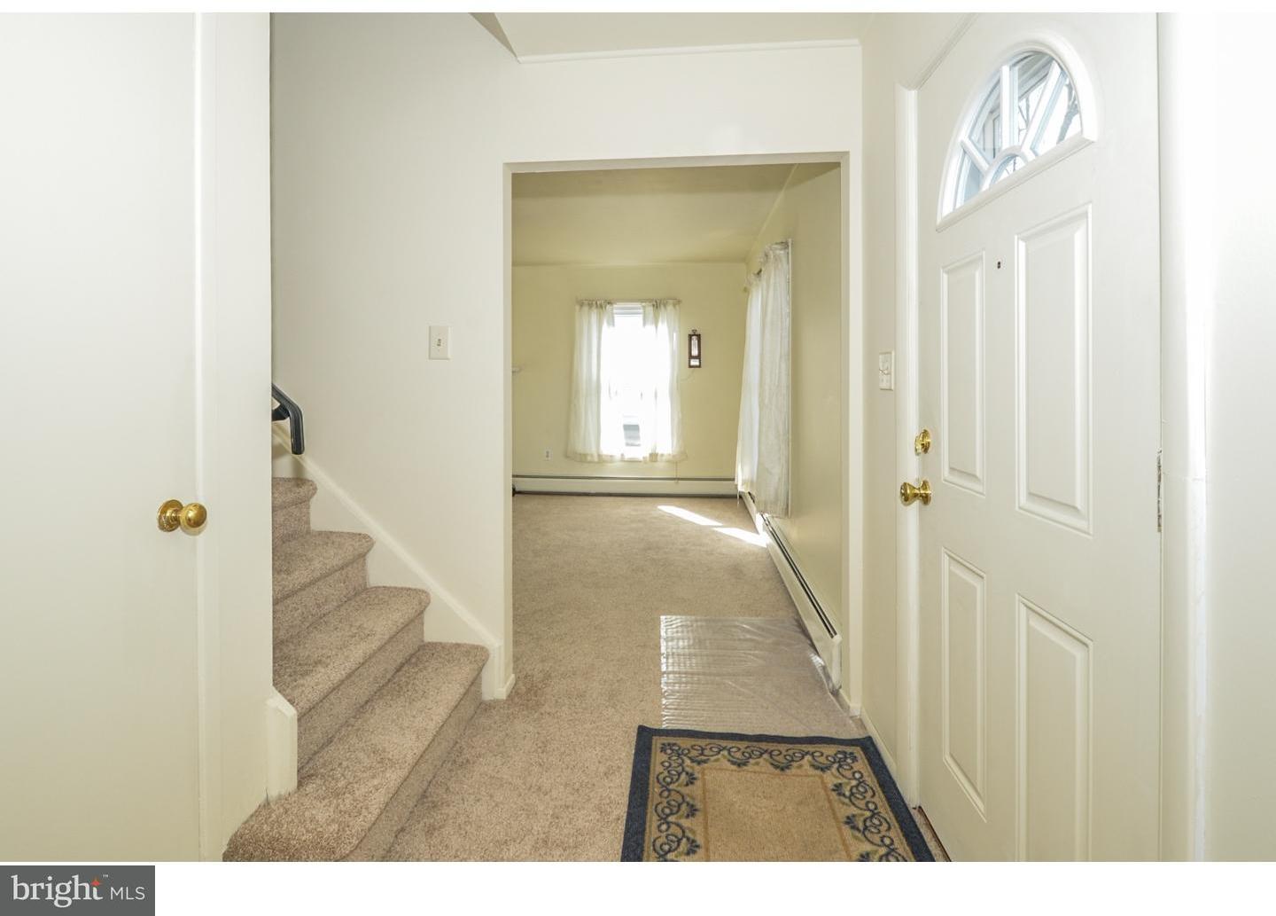 36 Turf Road Levittown, PA 19056 - Photo 3 of 25 Foyer