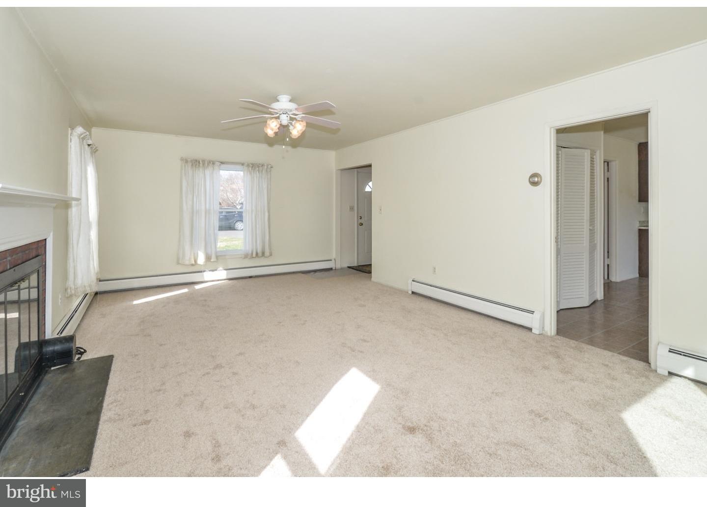 36 Turf Road Levittown, PA 19056 - Photo 6 of 25 Living Room