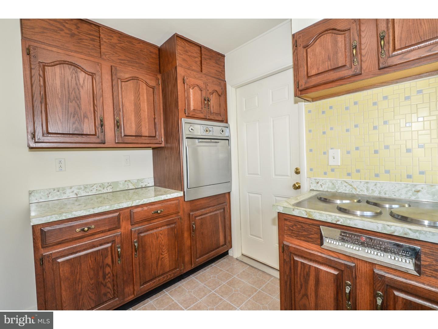 36 Turf Road Levittown, PA 19056 - Photo 9 of 25 Kitchen