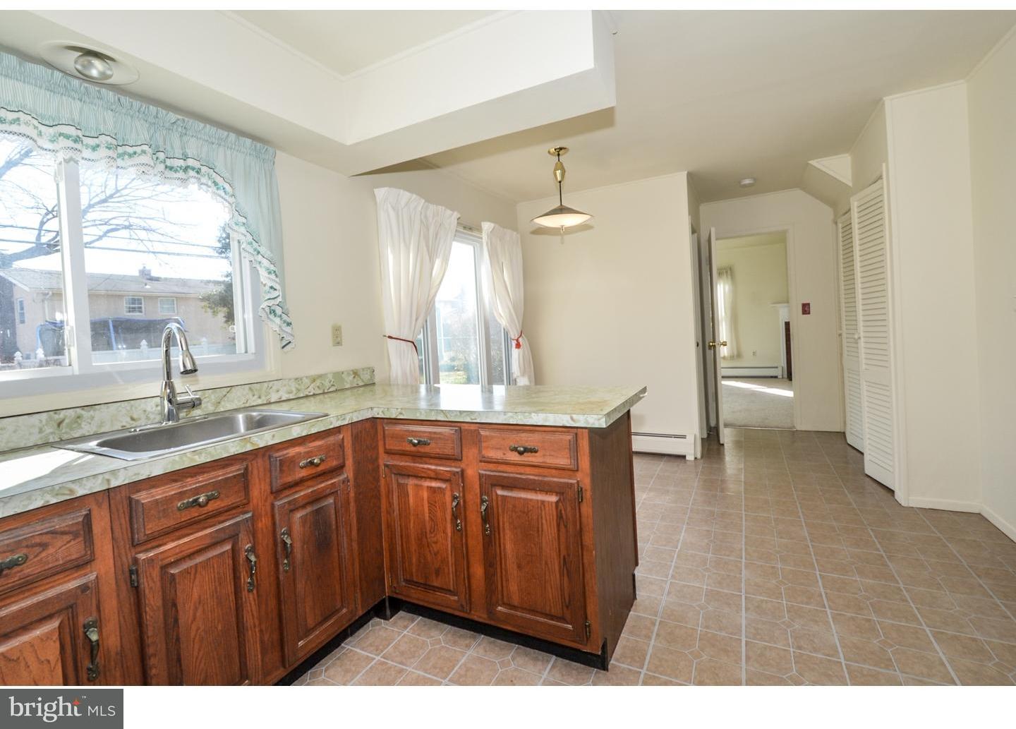 36 Turf Road Levittown, PA 19056 - Photo 10 of 25 Kitchen