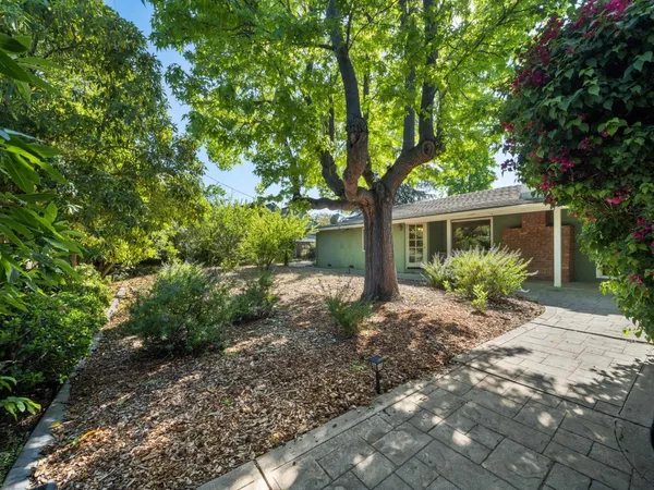 $3,999,888 | 12100 Saraglen Drive, Saratoga, CA 95070
