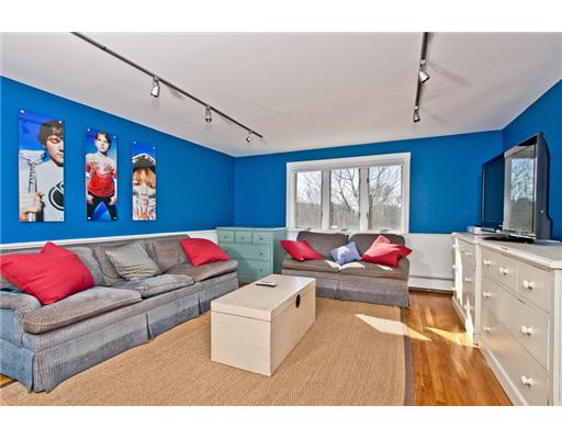 1523 Coast Guard Road Block Island, RI 02807 - Photo 17 of 20 Den/Family/Great Room.