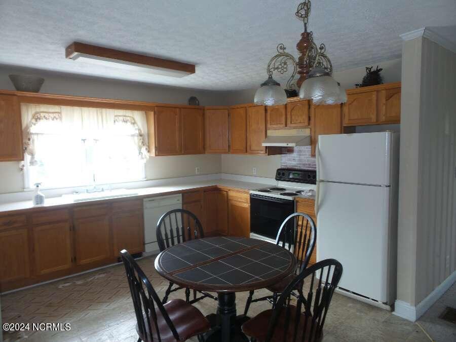 1037 Salter Path Road Atlantic Beach, NC 28512 - Photo 8 of 15 1037 Salter Path Road Kitchen_resized