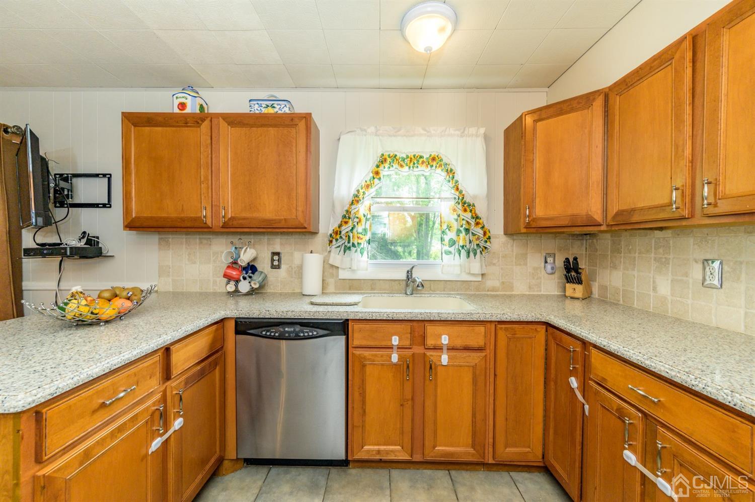 345 Lloyd Road Matawan, NJ 07747 - Photo 11 of 37 Gallery Image 11
