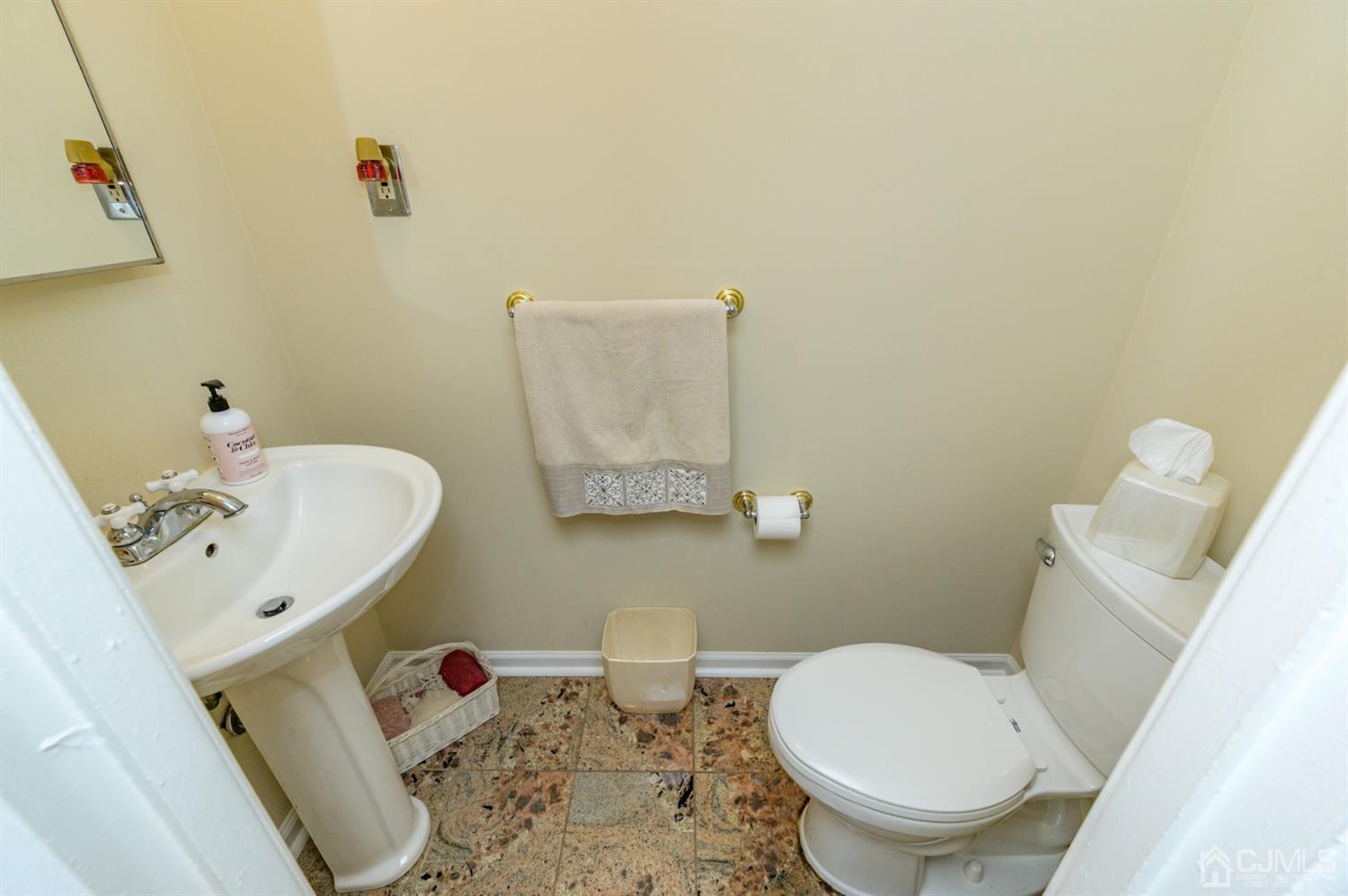 345 Lloyd Road Matawan, NJ 07747 - Photo 19 of 37 Gallery Image 19
