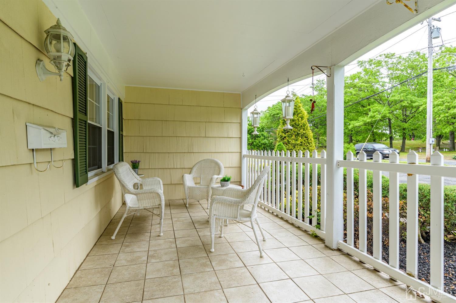 345 Lloyd Road Matawan, NJ 07747 - Photo 3 of 37 Gallery Image 3