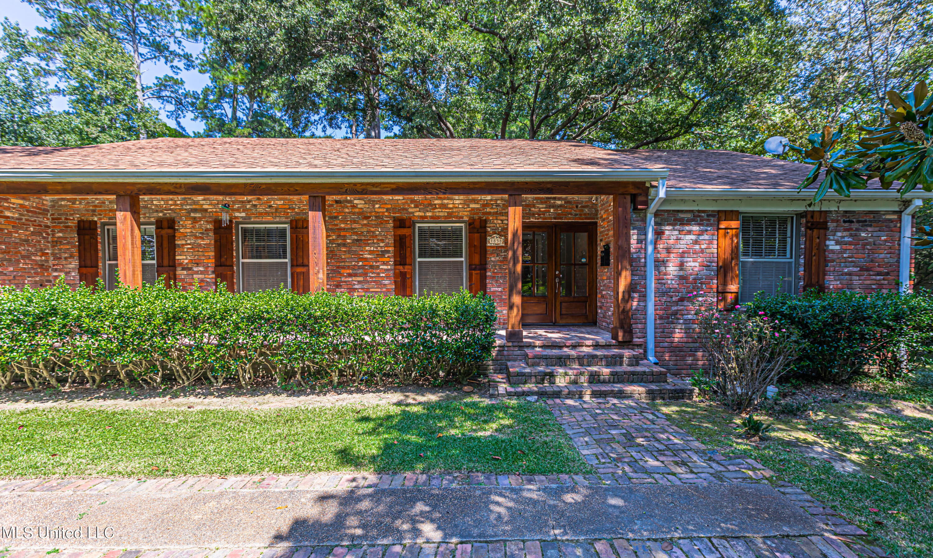 1838 Aztec Drive Jackson, MS 39211 - Photo 3 of 59 926A4324