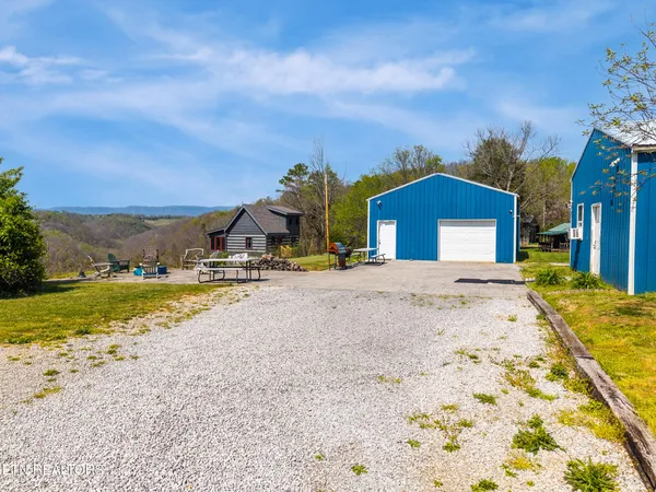 $950,000 | 1160 Oak Grove Road, Harrogate, TN 37752